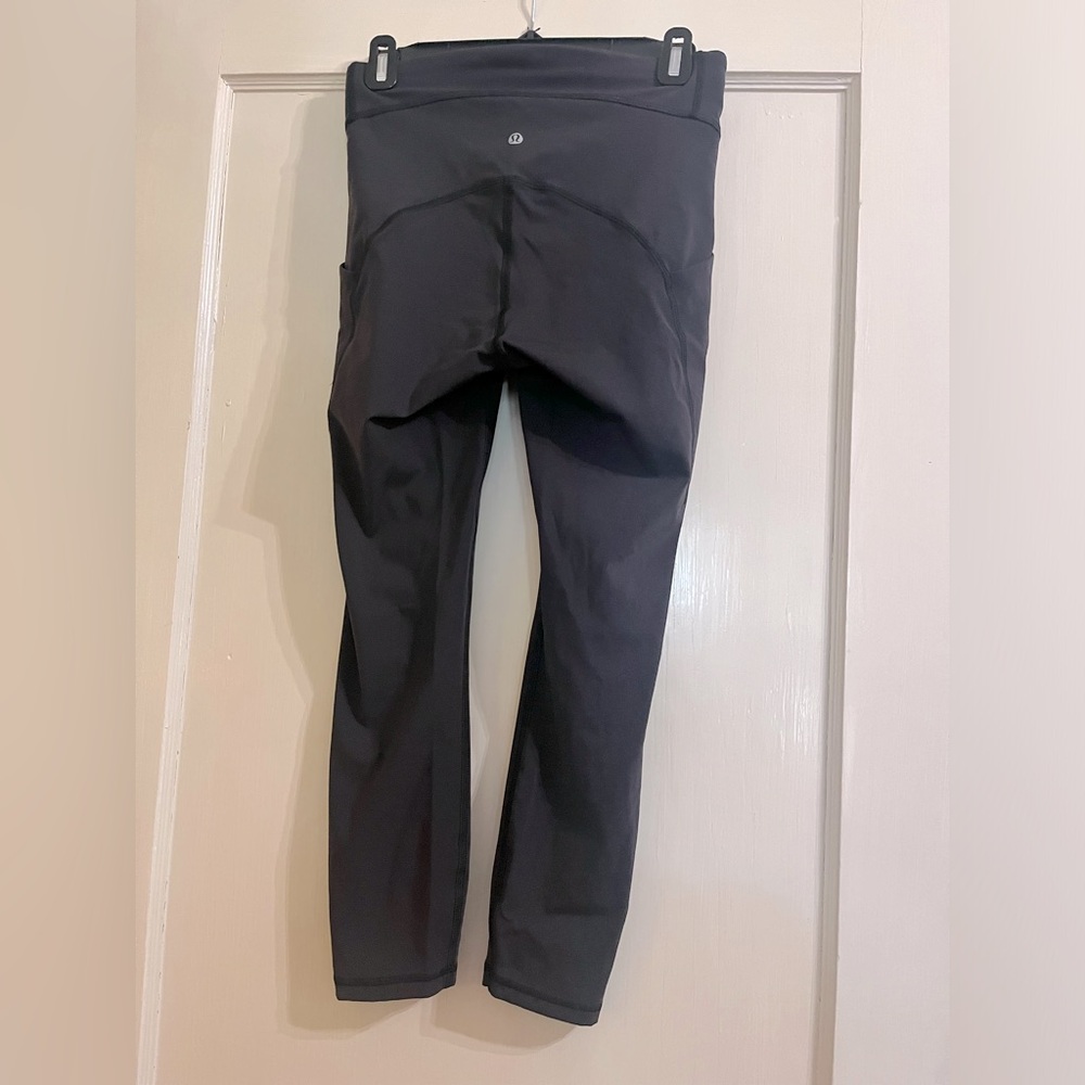 Lululemon Size 6, 24” seam yoga pants